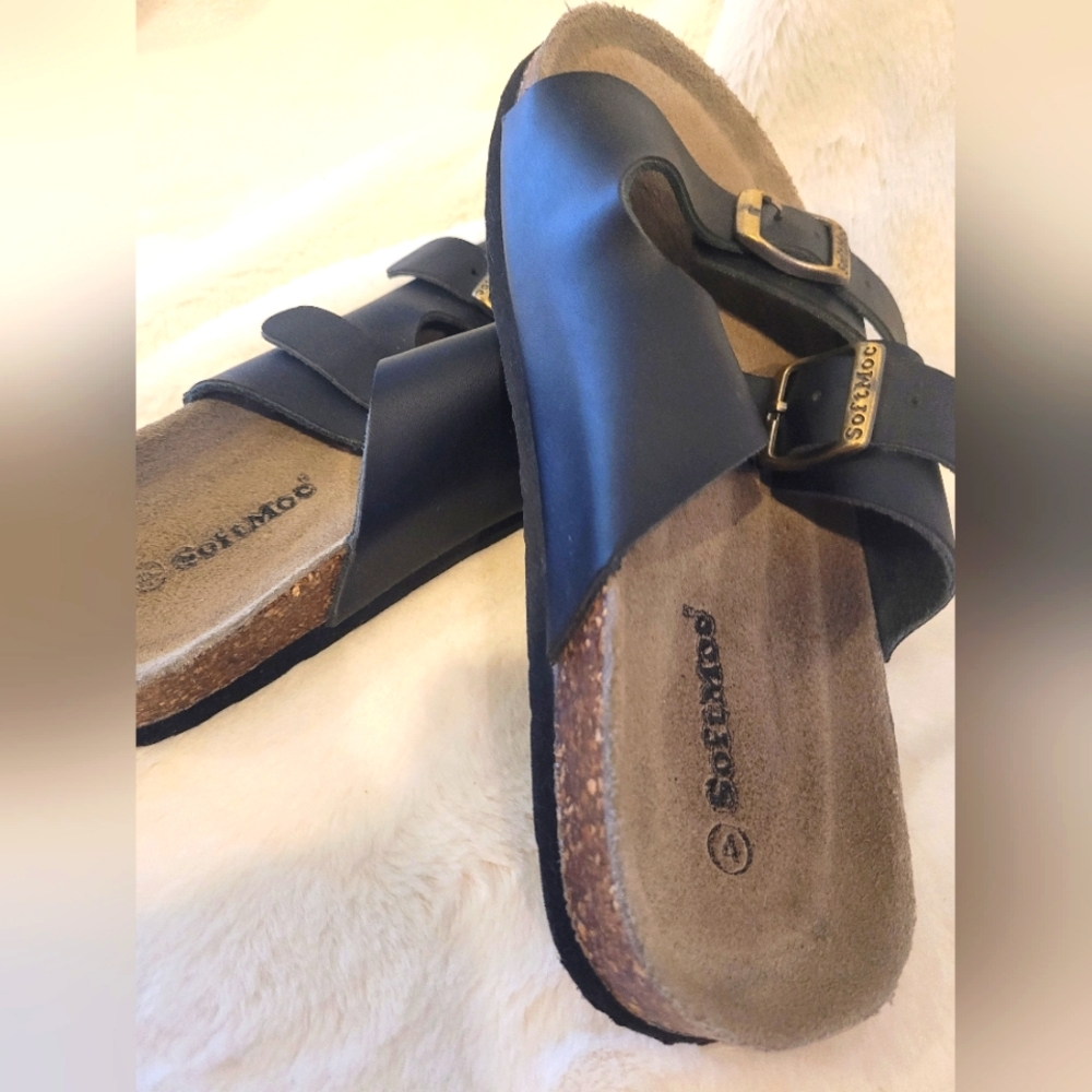 SOFTMOCK SANDALS SIZE 4 GUC
